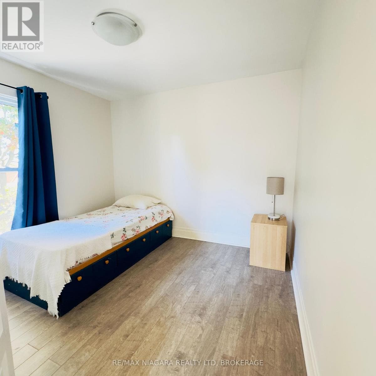 Single Family at 4825 Crysler Avenue, Niagara Falls (Downtown), Ontario - Photo 10 - RE/MAX Garden City Realty