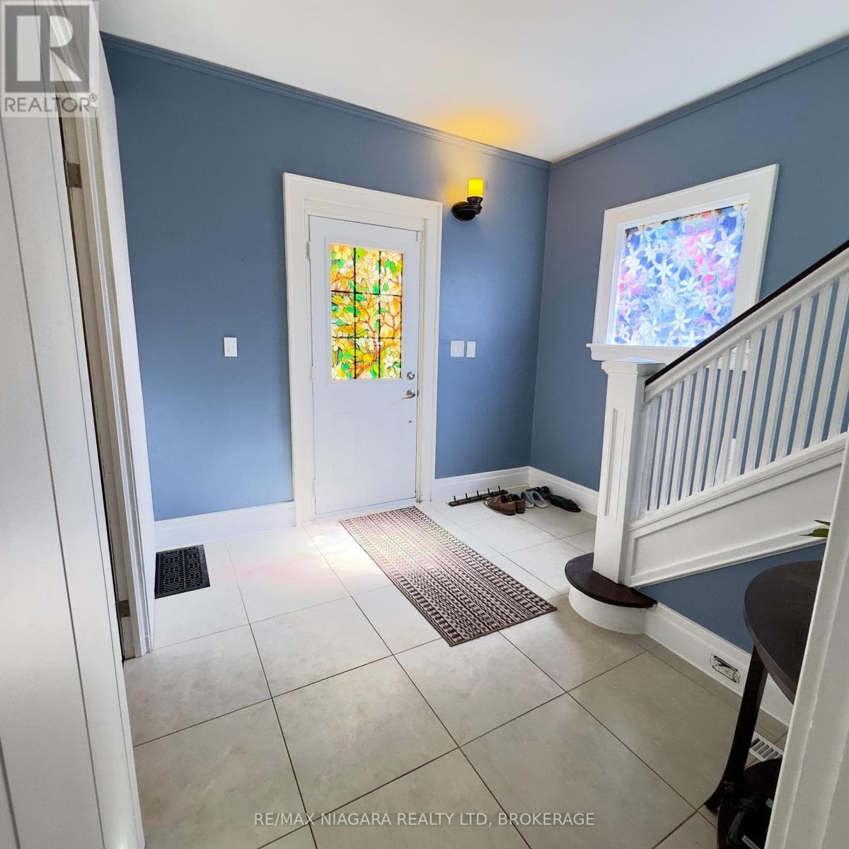 Single Family at 4825 Crysler Avenue, Niagara Falls (Downtown), Ontario - Photo 4 - RE/MAX Garden City Realty