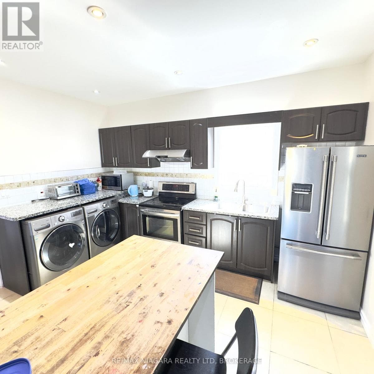 Single Family at 4825 Crysler Avenue, Niagara Falls (Downtown), Ontario - Photo 7 - RE/MAX Garden City Realty