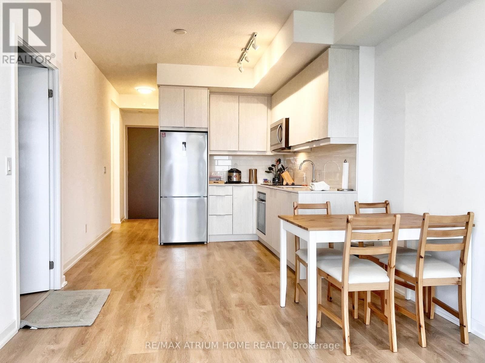 Single Family at 1907- 32 Forest Manor Road, Toronto (Henry Farm), Ontario - Photo 2 - RE/MAX Garden City Realty