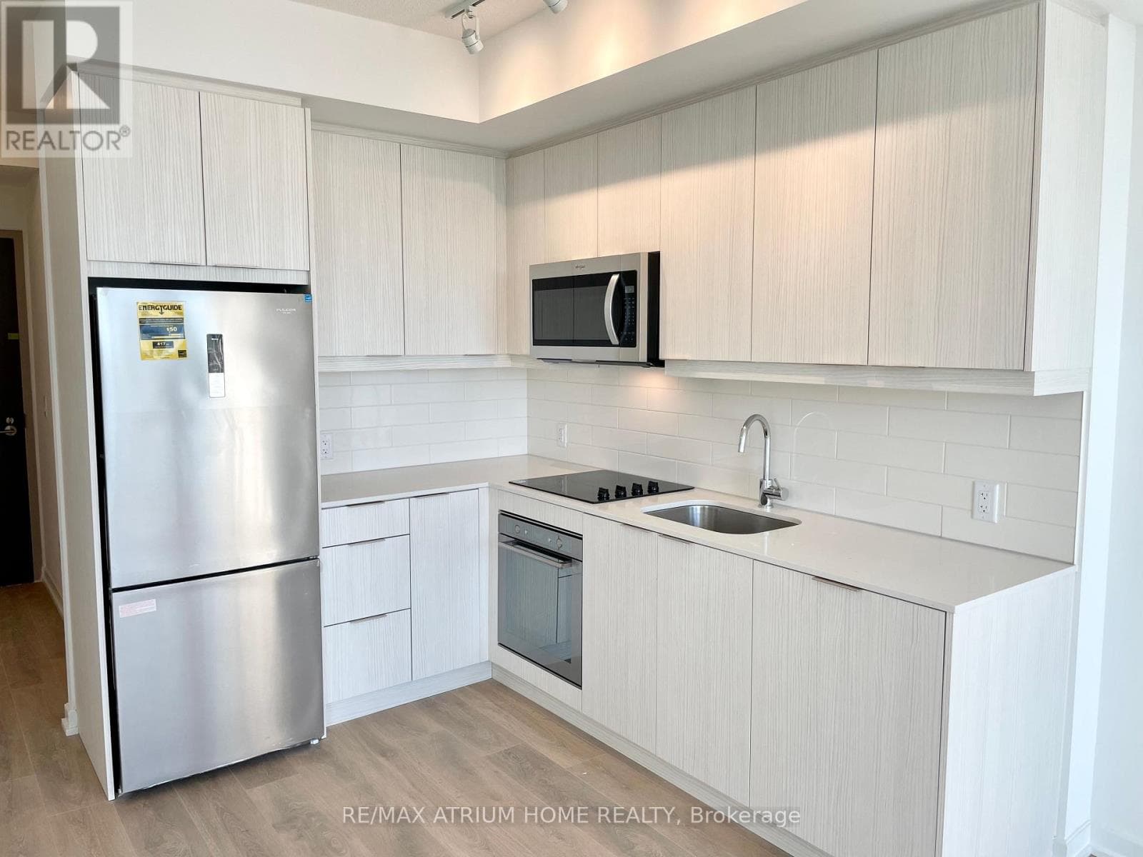 Single Family at 1907- 32 Forest Manor Road, Toronto (Henry Farm), Ontario - Photo 3 - RE/MAX Garden City Realty