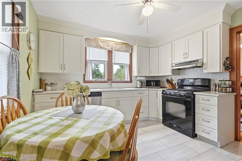 Single Family at 240 CANBORO Road, Pelham, Ontario - Photo 10 - RE/MAX Garden City Realty