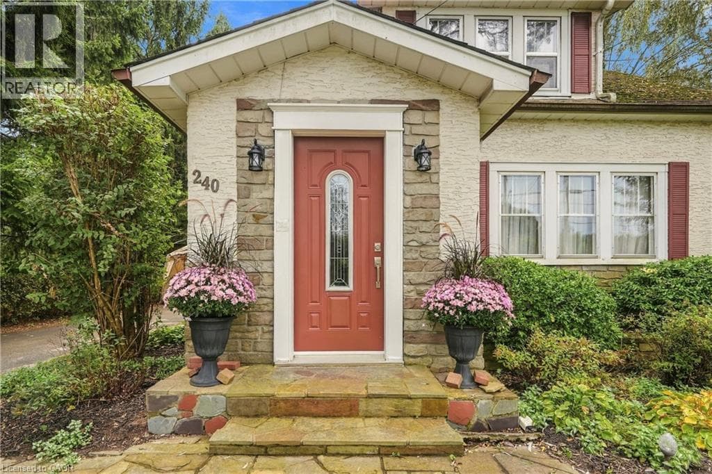 Single Family at 240 CANBORO Road, Pelham, Ontario - Photo 4 - RE/MAX Garden City Realty