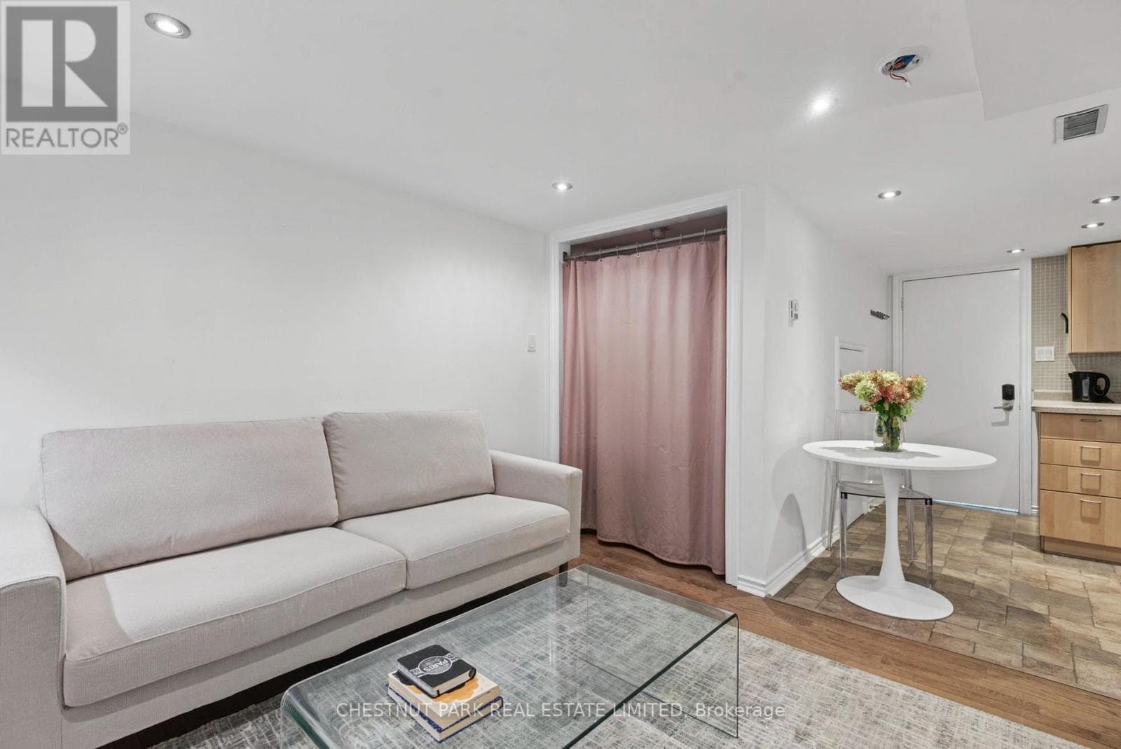 Single Family at Lower- 44 Glen Echo Road, Toronto (Lawrence Park North), Ontario - Photo 6 - RE/MAX Garden City Realty