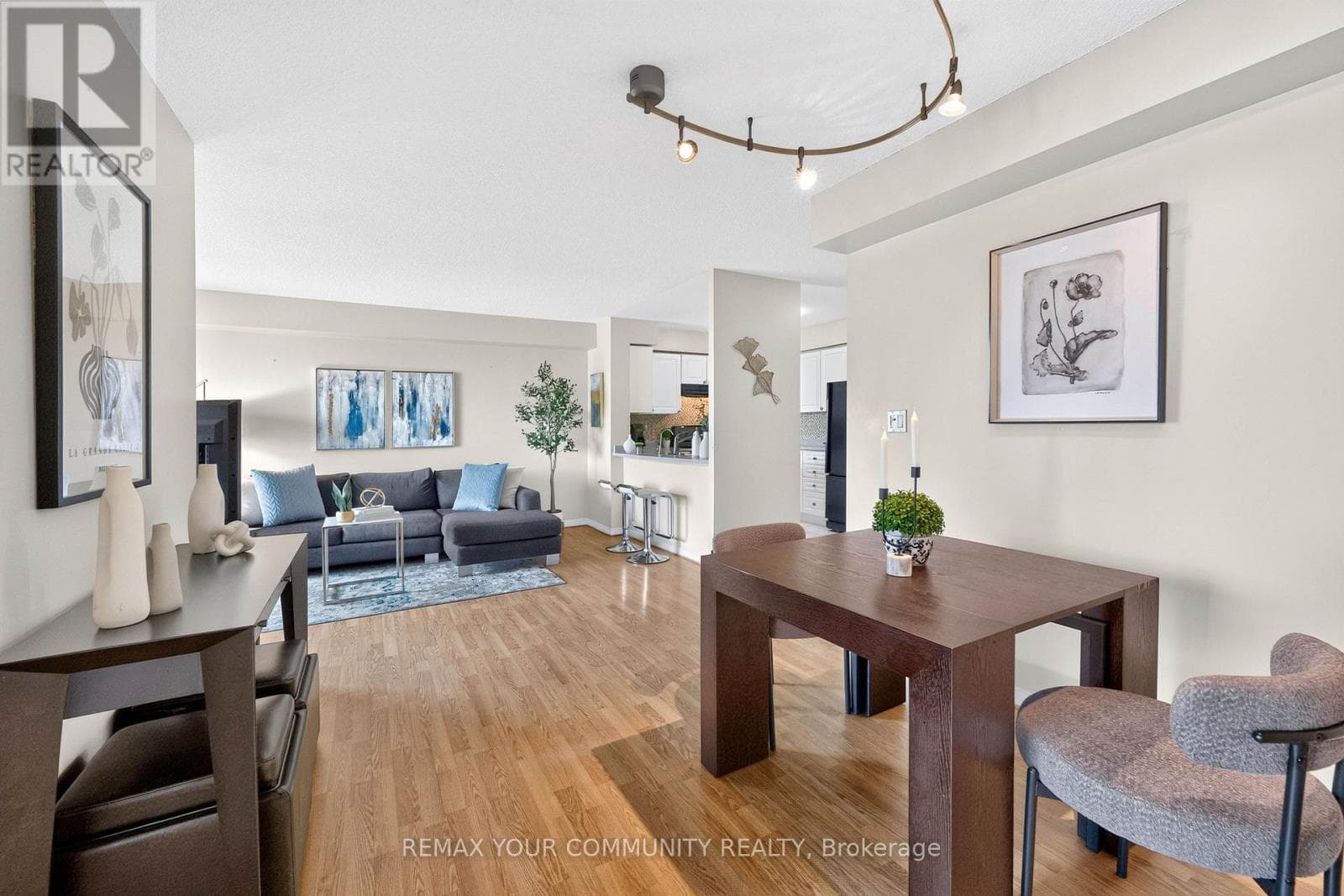 721- 3 ELLESMERE Street