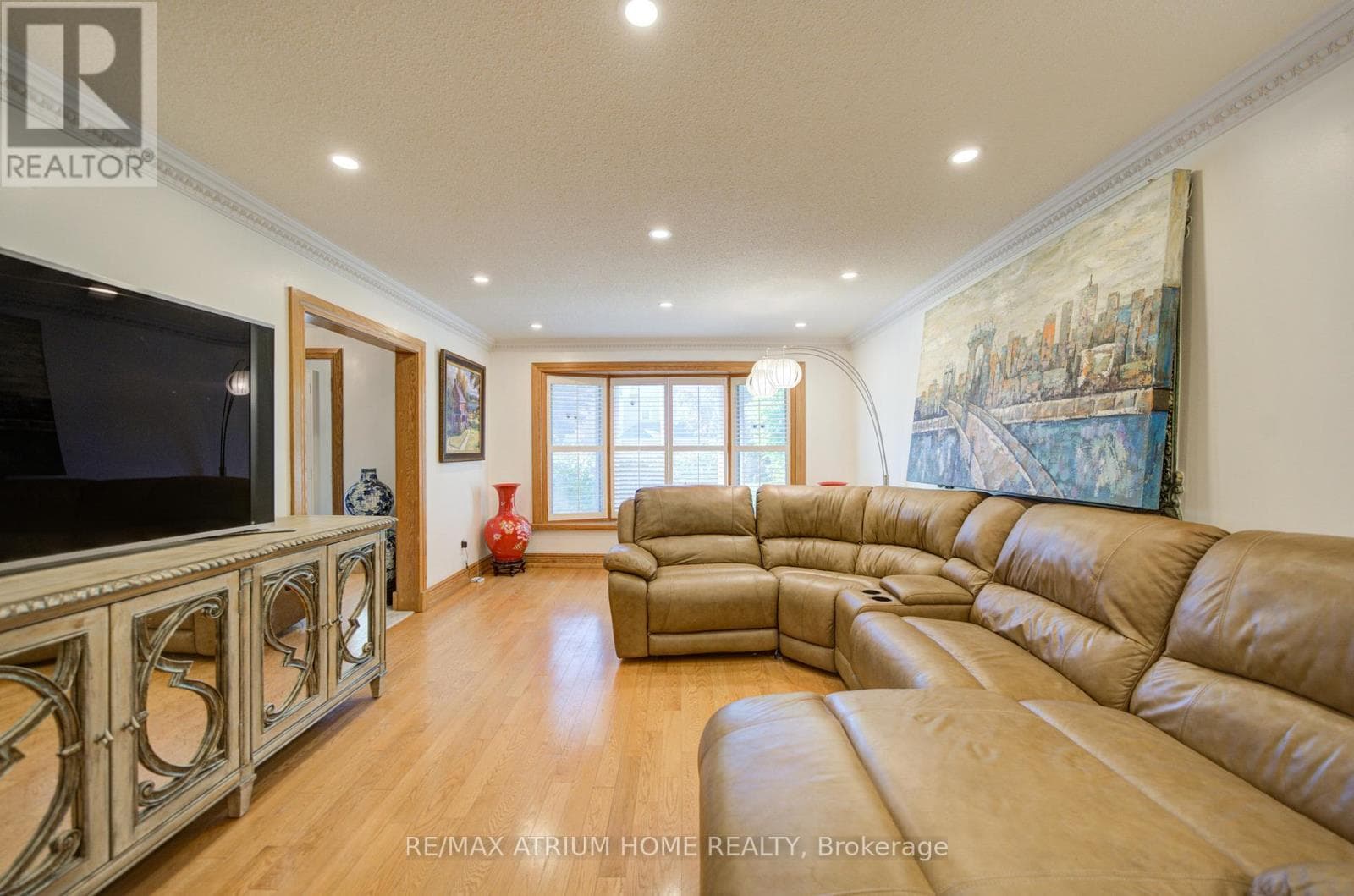 Single Family at 8 Patrick Boulevard, Toronto (Pleasant View), Ontario - Photo 10 - RE/MAX Garden City Realty