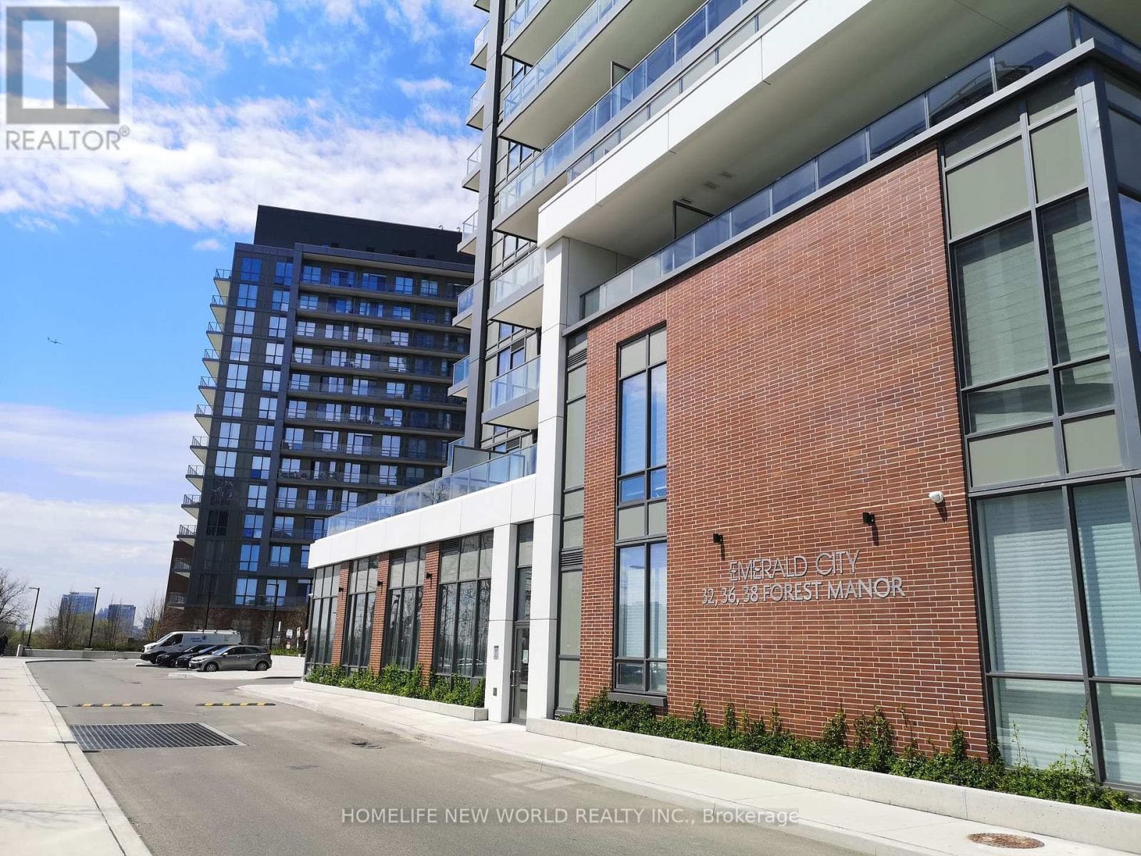 Single Family at 105- 36 Forest Manor Road, Toronto (Henry Farm), Ontario - Photo 4 - RE/MAX Garden City Realty
