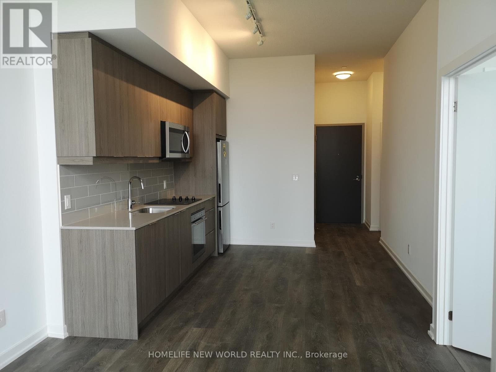 Single Family at 105- 36 Forest Manor Road, Toronto (Henry Farm), Ontario - Photo 7 - RE/MAX Garden City Realty
