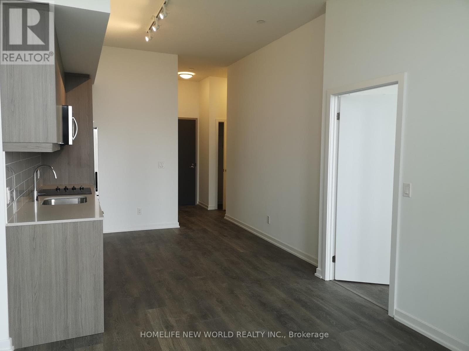 Single Family at 105- 36 Forest Manor Road, Toronto (Henry Farm), Ontario - Photo 8 - RE/MAX Garden City Realty