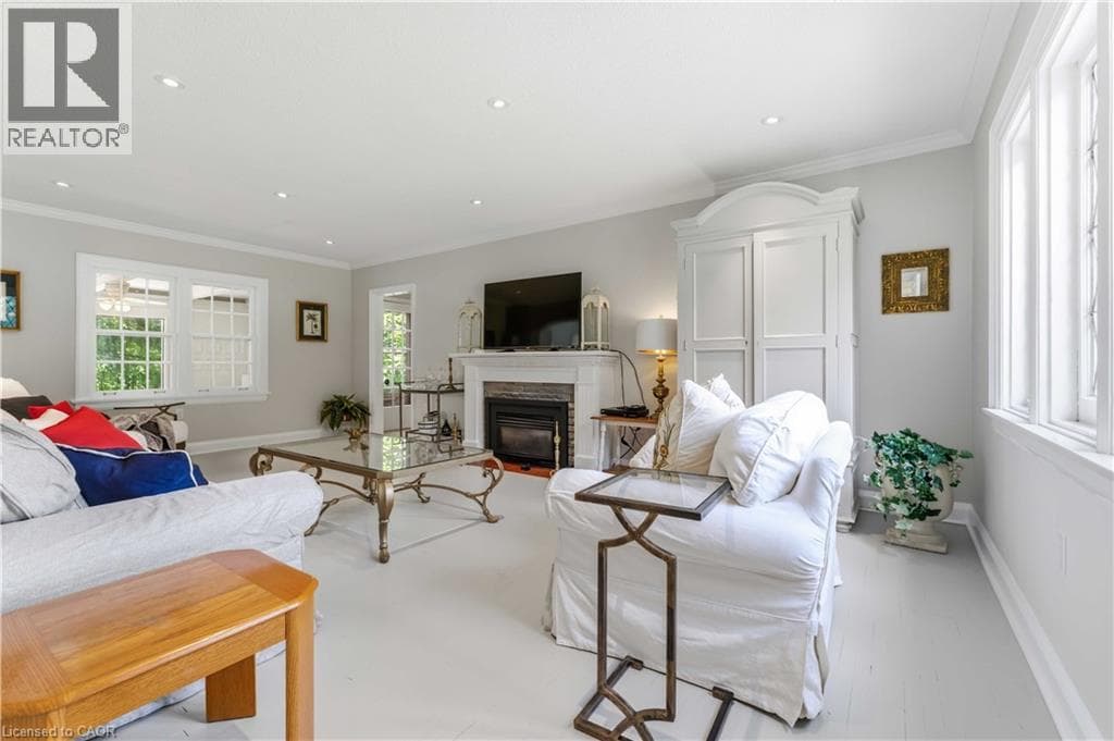 Single Family at 1537 GREGORY Road, St. Catharines, Ontario - Photo 10 - RE/MAX Garden City Realty