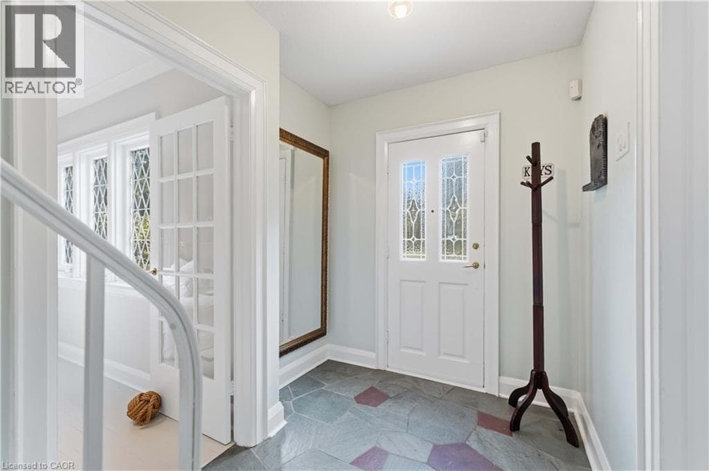 Single Family at 1537 GREGORY Road, St. Catharines, Ontario - Photo 7 - RE/MAX Garden City Realty