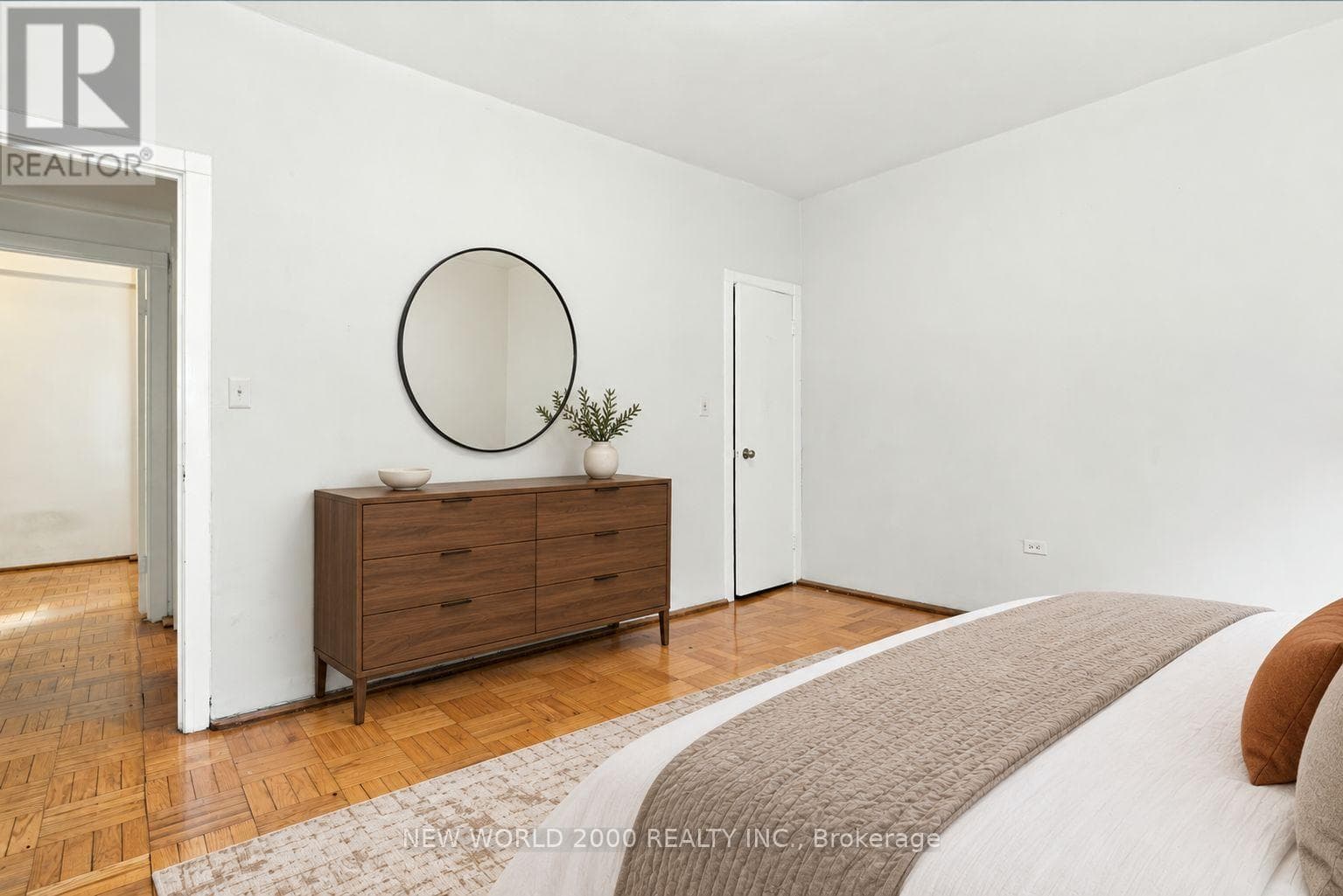Single Family at 303- 110 St Clair Avenue, Toronto (Yonge-St. Clair), Ontario - Photo 6 - RE/MAX Garden City Realty