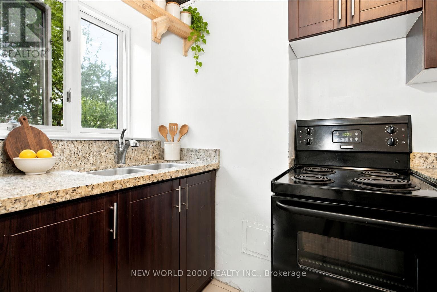 Single Family at 303- 110 St Clair Avenue, Toronto (Yonge-St. Clair), Ontario - Photo 8 - RE/MAX Garden City Realty