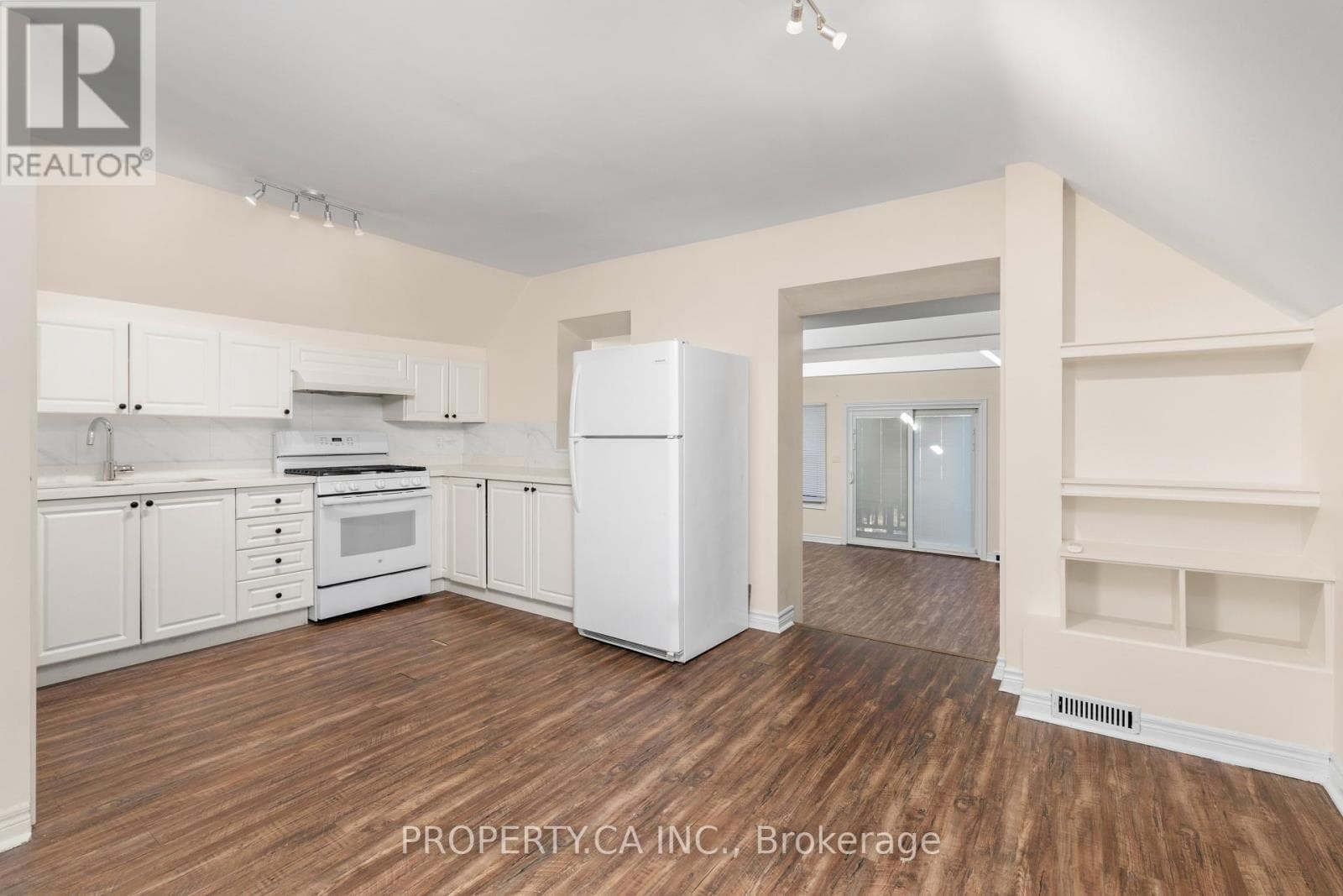 Single Family at 112 Stephenson Avenue, Toronto (East End-Danforth), Ontario - Photo 4 - RE/MAX Garden City Realty