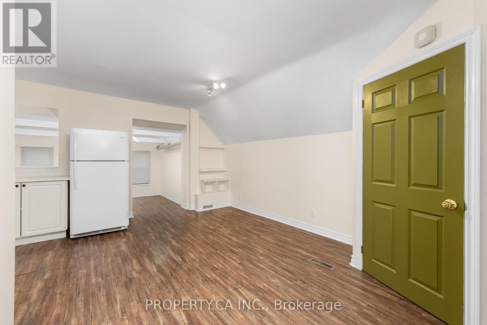 Single Family at 112 Stephenson Avenue, Toronto (East End-Danforth), Ontario - Photo 5 - RE/MAX Garden City Realty