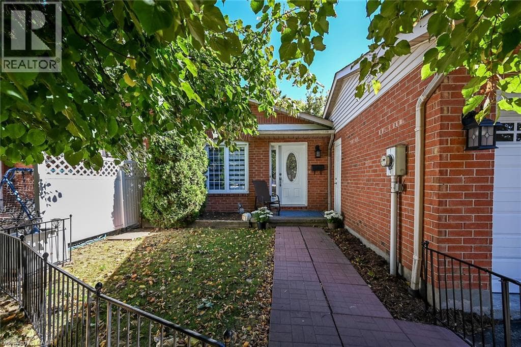 Single Family at 89 STONEY BROOK Crescent, St. Catharines, Ontario - Photo 2 - RE/MAX Garden City Realty