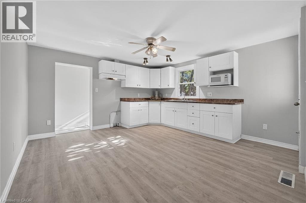 Single Family at 15 ADELAIDE Street, Grimsby, Ontario - Photo 4 - RE/MAX Garden City Realty