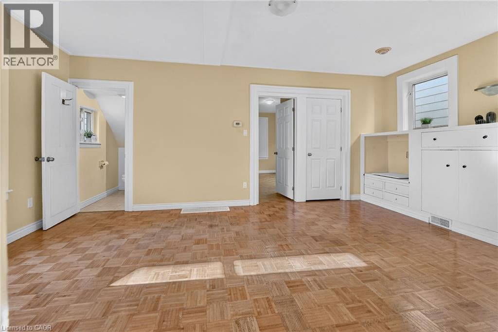 Single Family at 15 ADELAIDE Street, Grimsby, Ontario - Photo 8 - RE/MAX Garden City Realty
