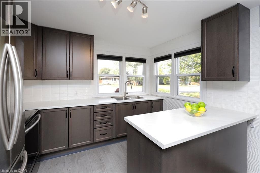 Single Family at 4553 ONTARIO Street, Beamsville, Ontario - Photo 10 - RE/MAX Garden City Realty