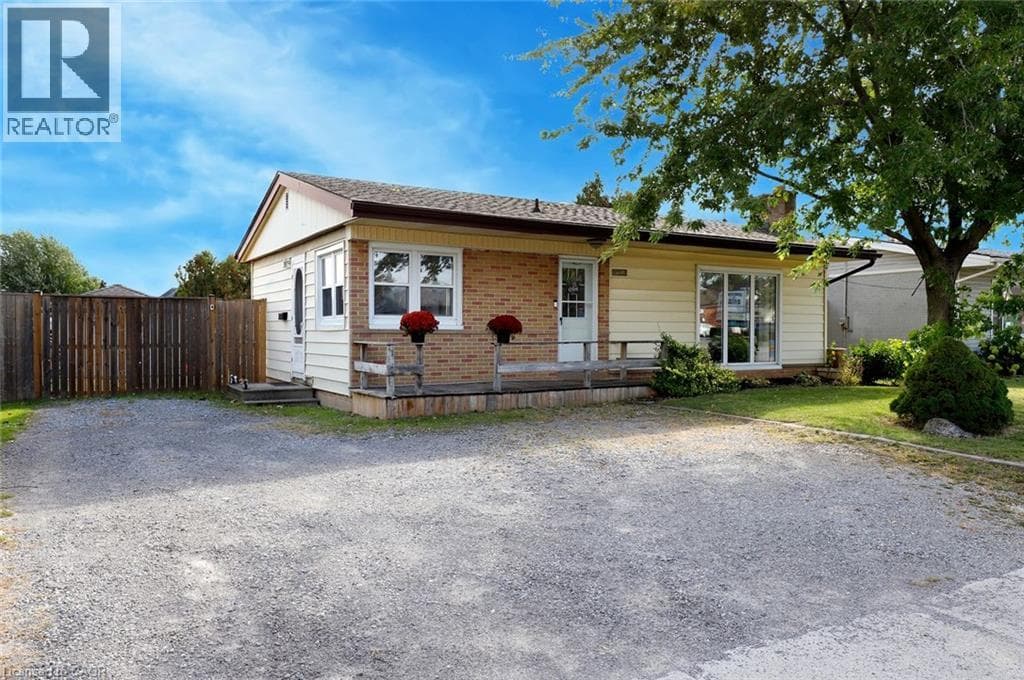 Single Family at 4553 ONTARIO Street, Beamsville, Ontario - Photo 2 - RE/MAX Garden City Realty