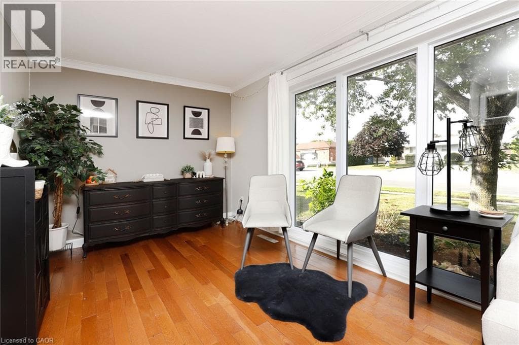 Single Family at 4553 ONTARIO Street, Beamsville, Ontario - Photo 6 - RE/MAX Garden City Realty