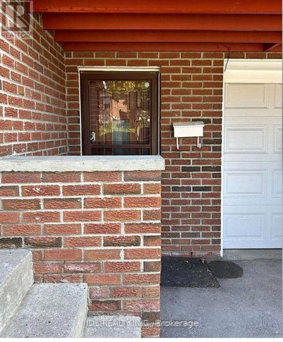 Single Family at 13 Pawnee Ave Avenue, Toronto (Pleasant View), Ontario - Photo 4 - RE/MAX Garden City Realty