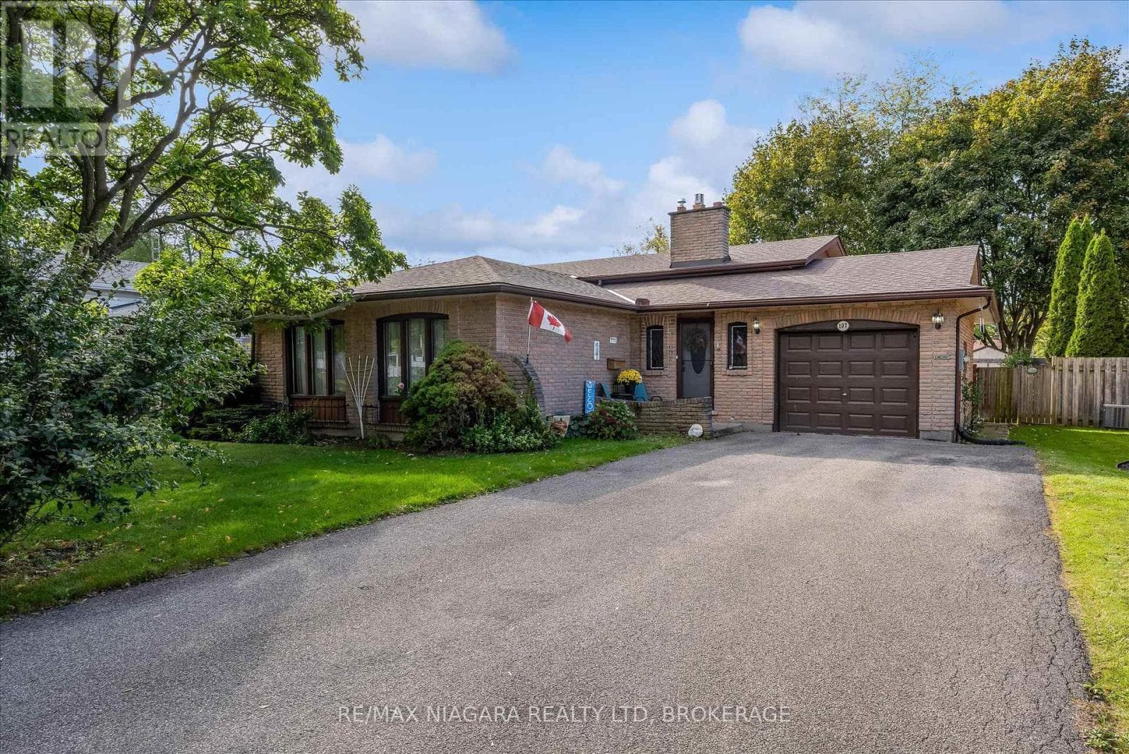 Single Family at 107 Glenayr Place, Welland (N. Welland), Ontario - Photo 2 - RE/MAX Garden City Realty