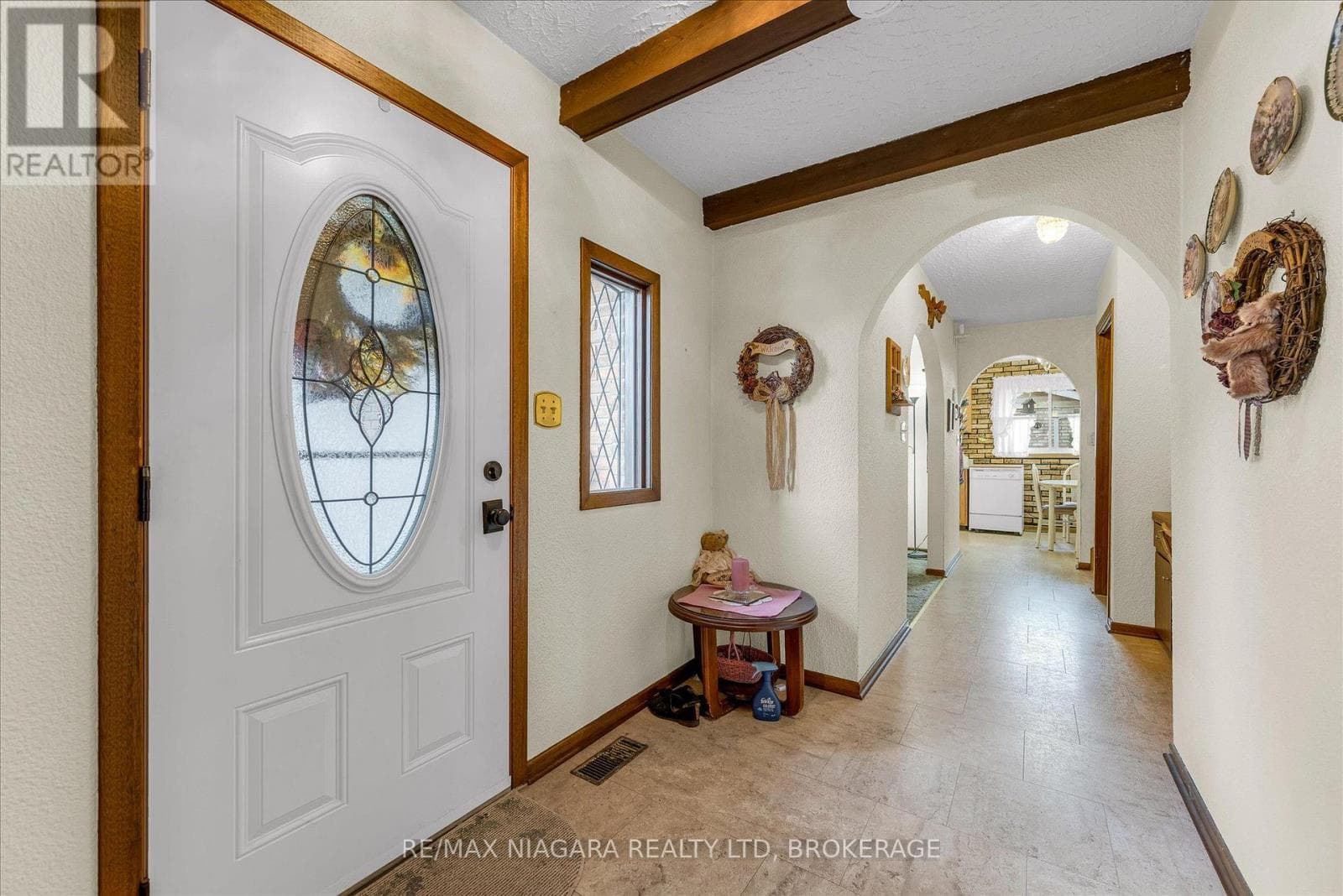 Single Family at 107 Glenayr Place, Welland (N. Welland), Ontario - Photo 3 - RE/MAX Garden City Realty