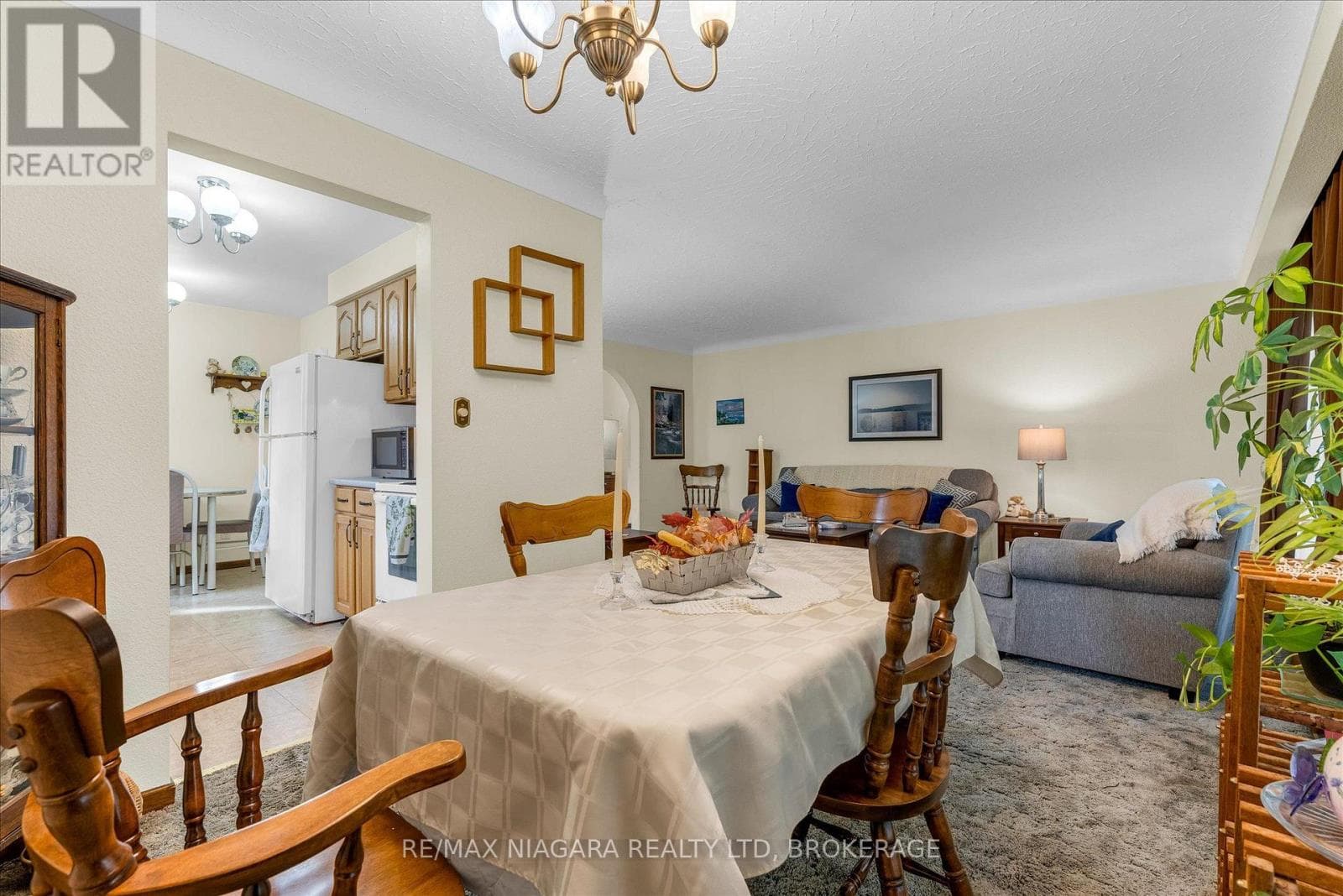 Single Family at 107 Glenayr Place, Welland (N. Welland), Ontario - Photo 8 - RE/MAX Garden City Realty
