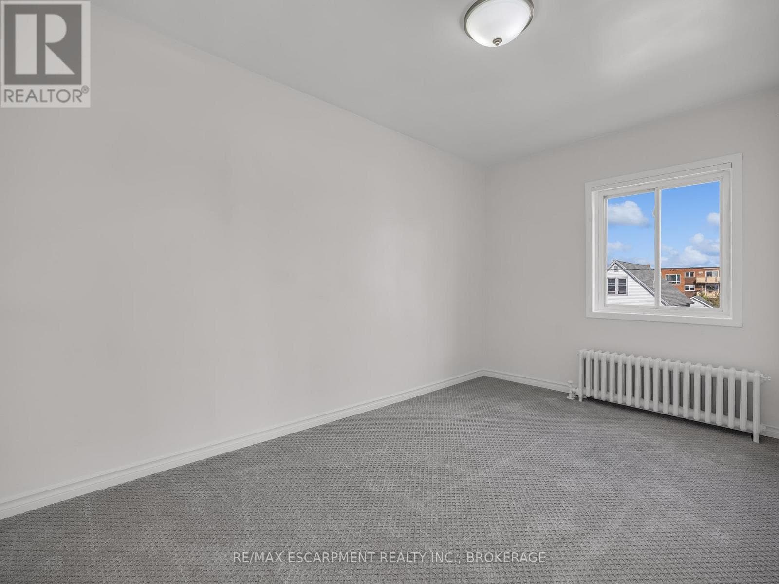 Single Family at UPPER- 7 MAITLAND Street, Thorold (Thorold Downtown), Ontario - Photo 5 - RE/MAX Garden City Realty
