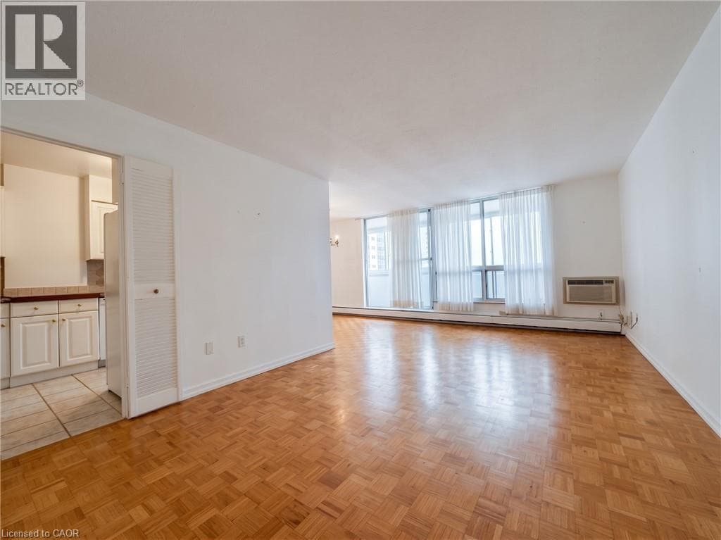 Single Family at 809- 35 TOWERING HEIGHTS Boulevard, St. Catharines, Ontario - Photo 3 - RE/MAX Garden City Realty