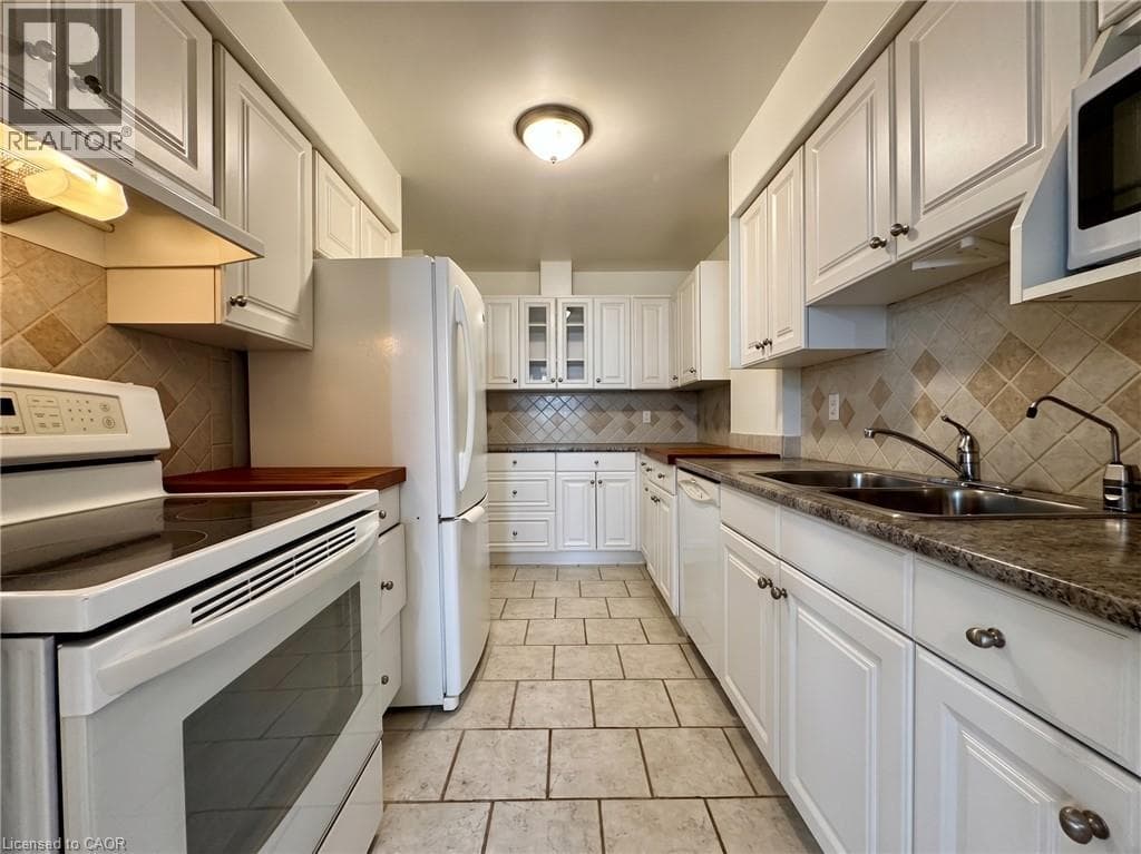 Single Family at 809- 35 TOWERING HEIGHTS Boulevard, St. Catharines, Ontario - Photo 6 - RE/MAX Garden City Realty
