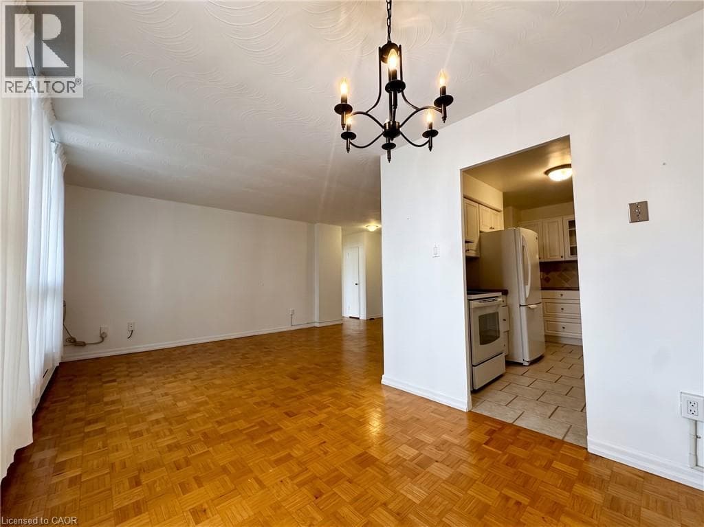 Single Family at 809- 35 TOWERING HEIGHTS Boulevard, St. Catharines, Ontario - Photo 4 - RE/MAX Garden City Realty