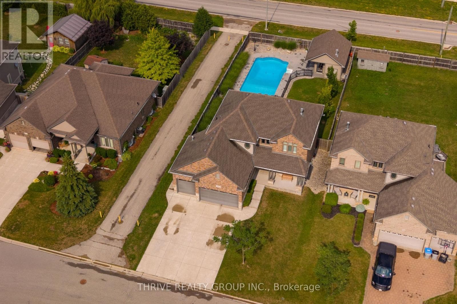 Single Family at 12 Ashwood Crescent, Middlesex Centre (Ilderton), Ontario - Photo 3 - RE/MAX Garden City Realty
