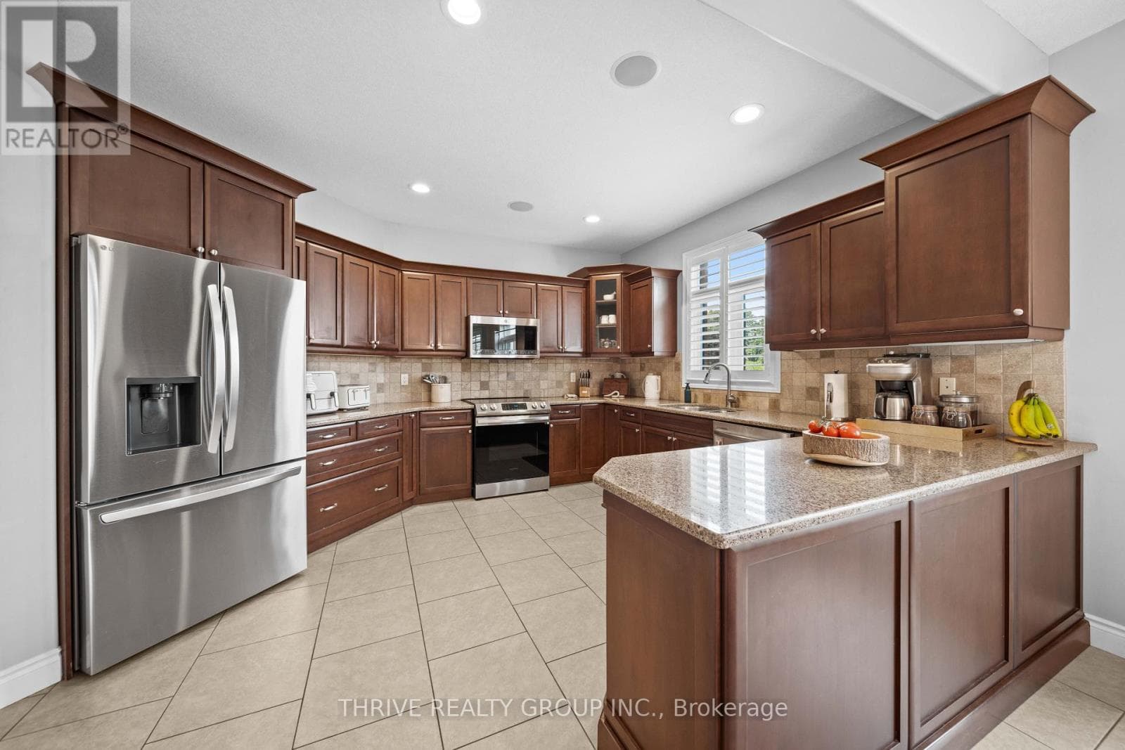 Single Family at 12 Ashwood Crescent, Middlesex Centre (Ilderton), Ontario - Photo 8 - RE/MAX Garden City Realty