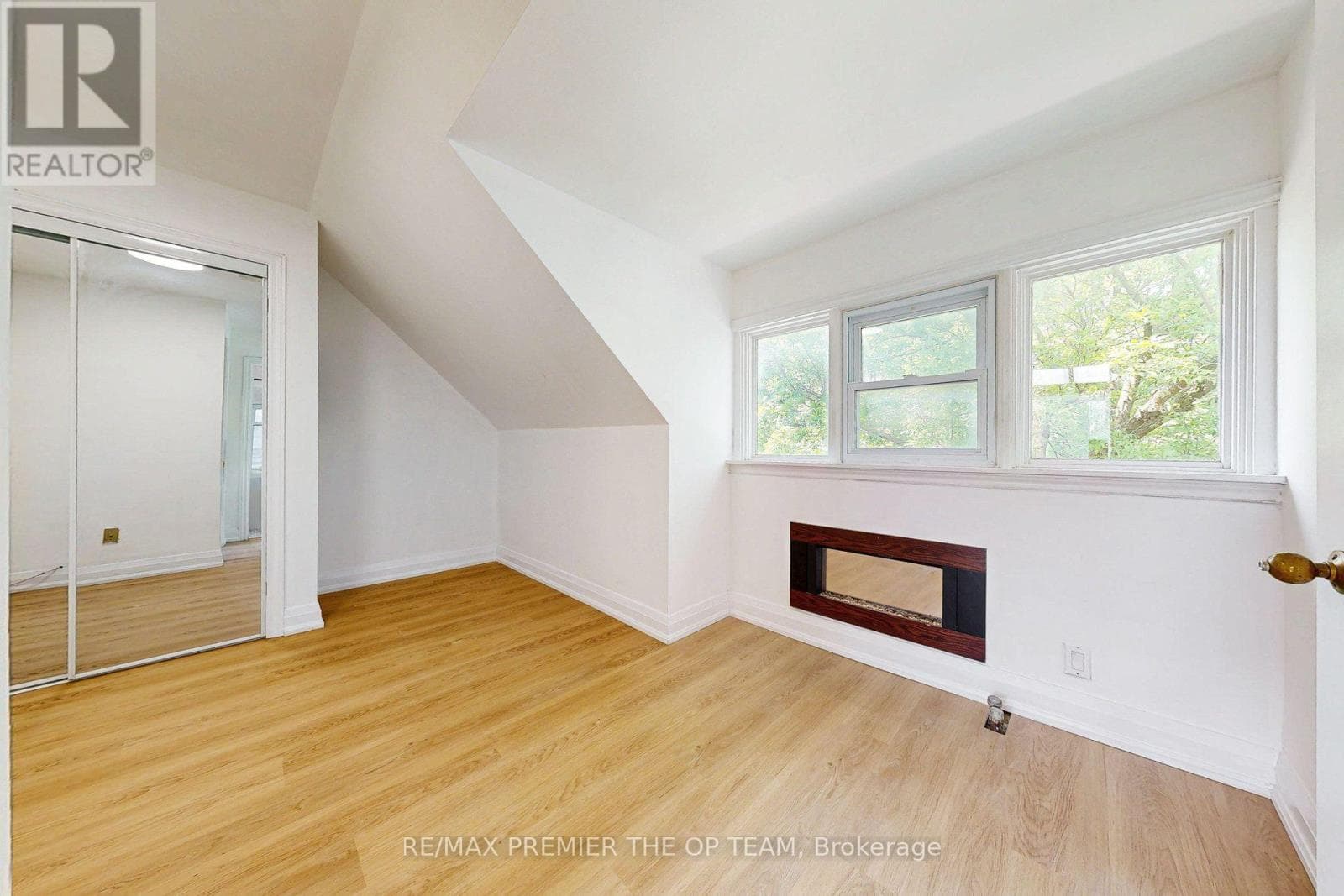 Single Family at 4- 11 Columbine Avenue, Toronto (The Beaches), Ontario - Photo 6 - RE/MAX Garden City Realty