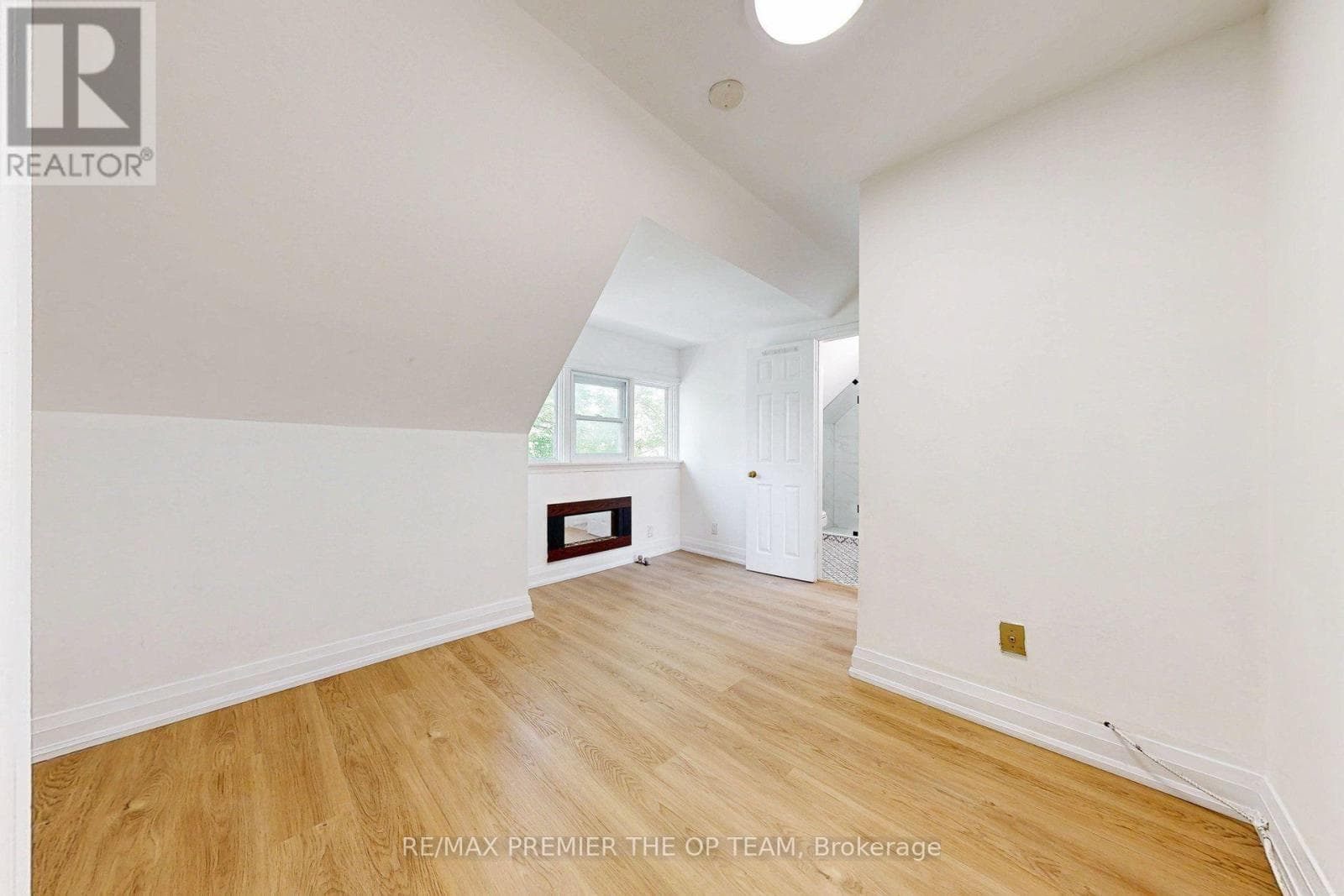 Single Family at 4- 11 Columbine Avenue, Toronto (The Beaches), Ontario - Photo 9 - RE/MAX Garden City Realty