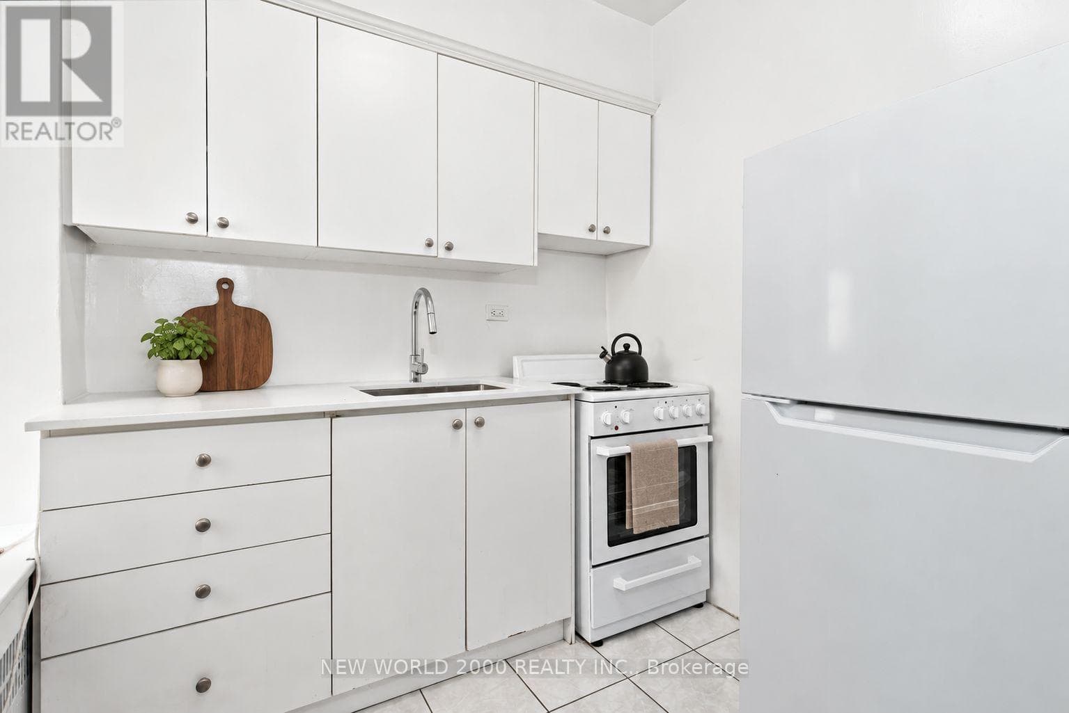 Single Family at 102- 110 St Clair Avenue, Toronto (Yonge-St. Clair), Ontario - Photo 6 - RE/MAX Garden City Realty