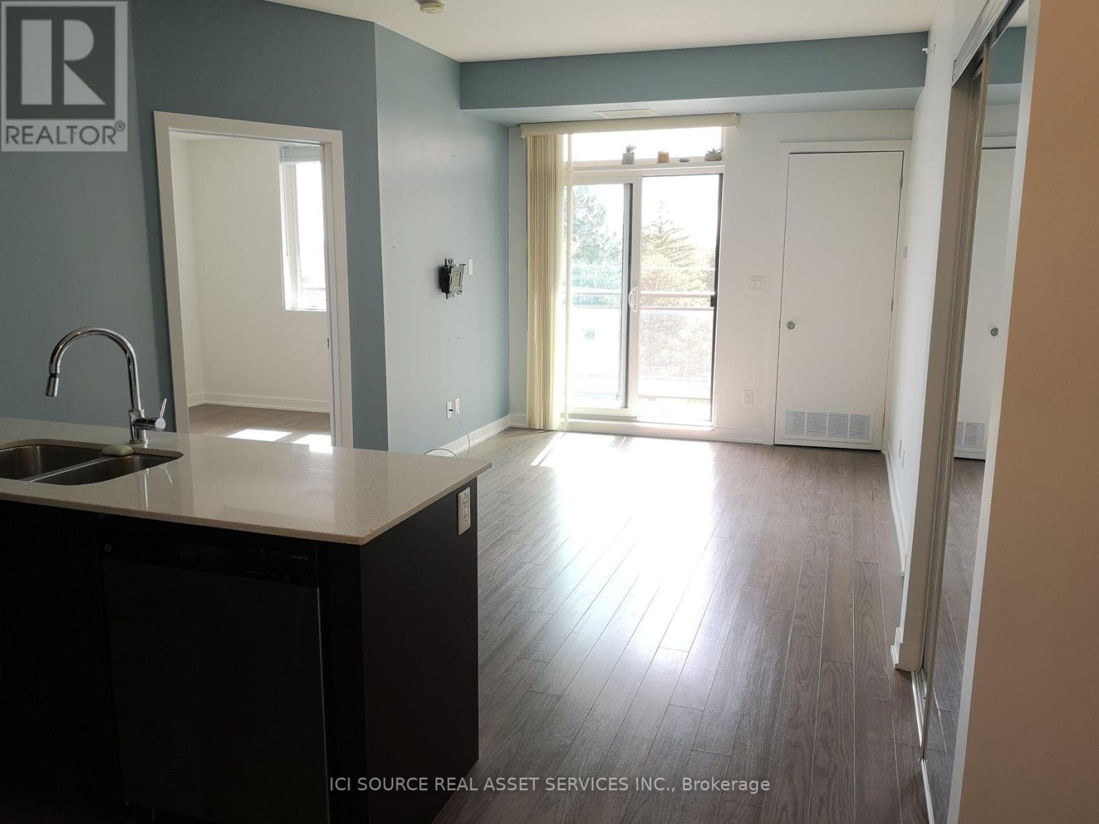 Single Family at 423- 3560 St. Clair Avenue, Toronto (Kennedy Park), Ontario - Photo 2 - RE/MAX Garden City Realty
