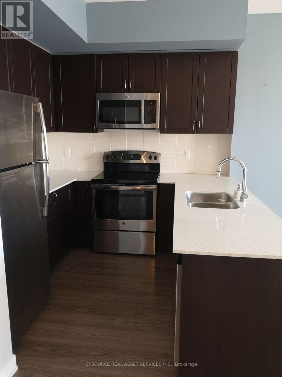 Single Family at 423- 3560 St. Clair Avenue, Toronto (Kennedy Park), Ontario - Photo 6 - RE/MAX Garden City Realty