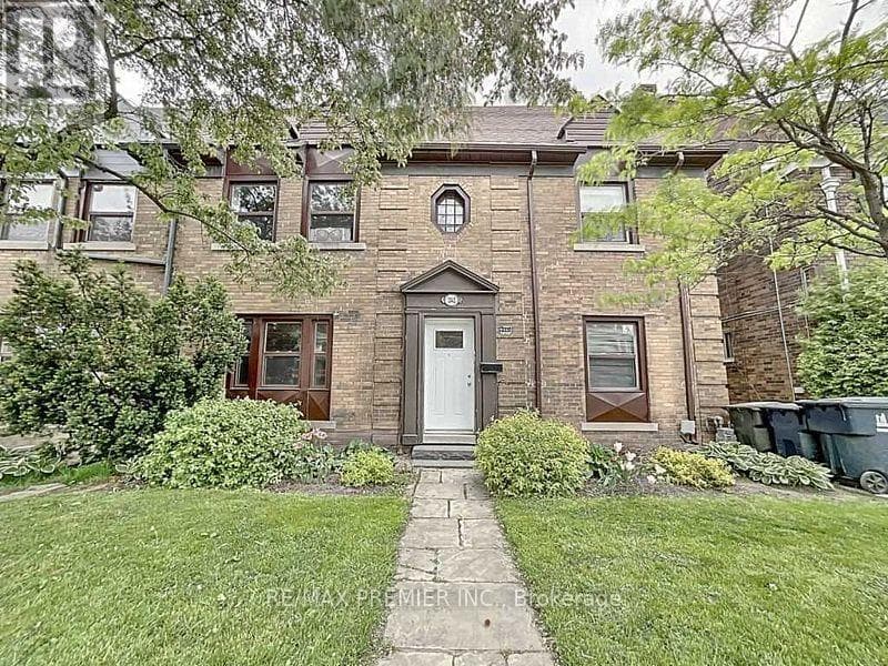 1342 Avenue Road