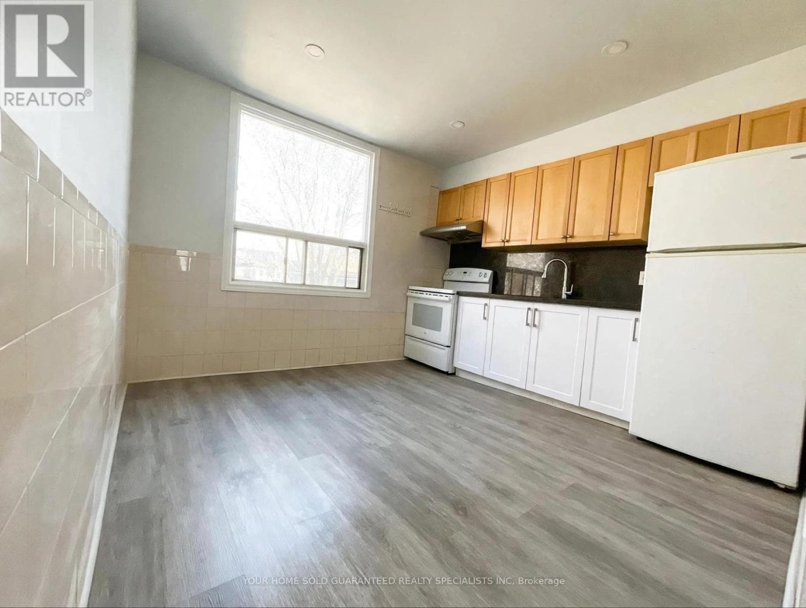 Multi-family at 2nd Floor- 243 Woodfield Road, Toronto (Greenwood-Coxwell), Ontario - Photo 4 - RE/MAX Garden City Realty