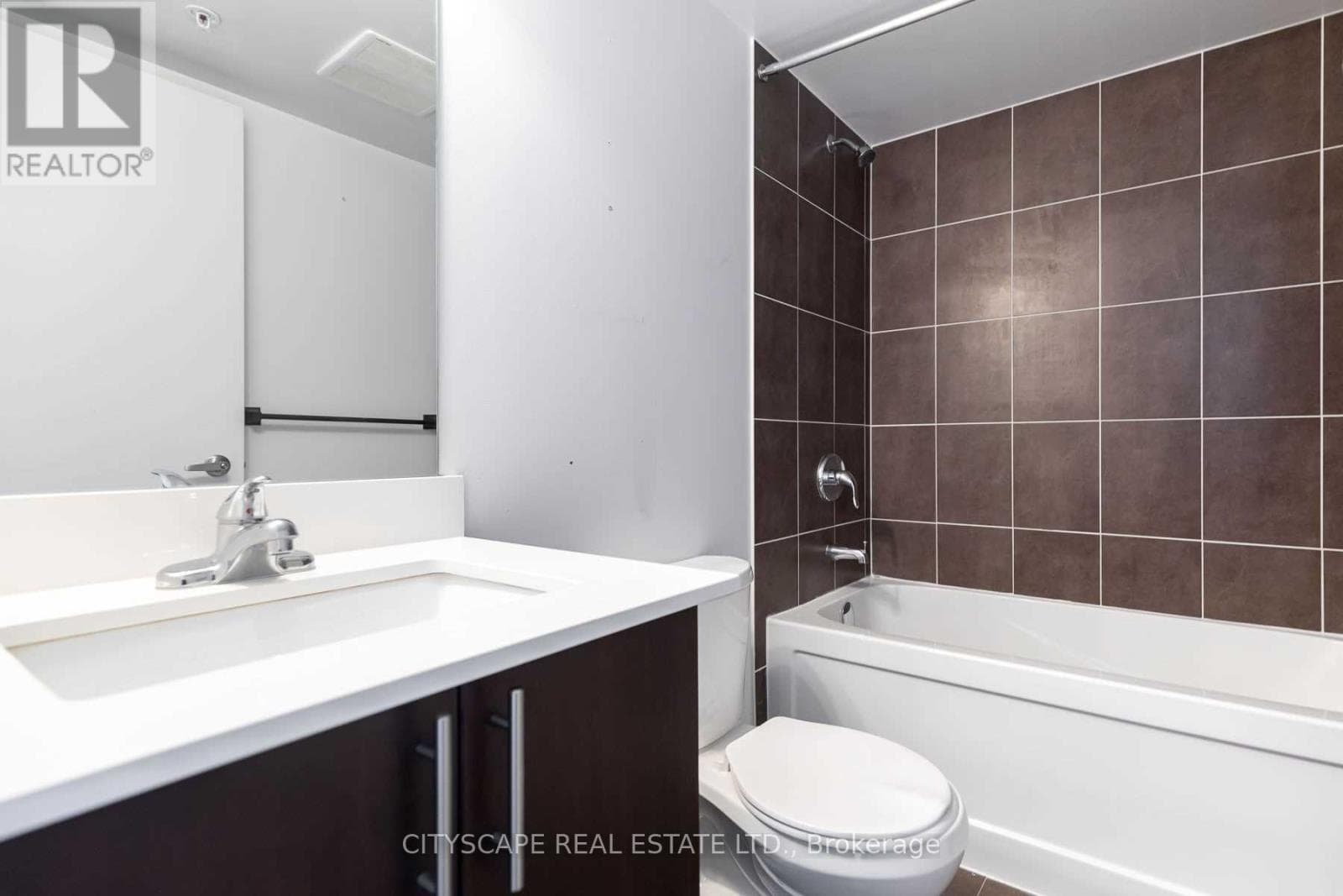 Single Family at 2202- 1420 Dupont Street, Toronto (Dovercourt-Wallace Emerson-Junction), Ontario - Photo 10 - RE/MAX Garden City Realty
