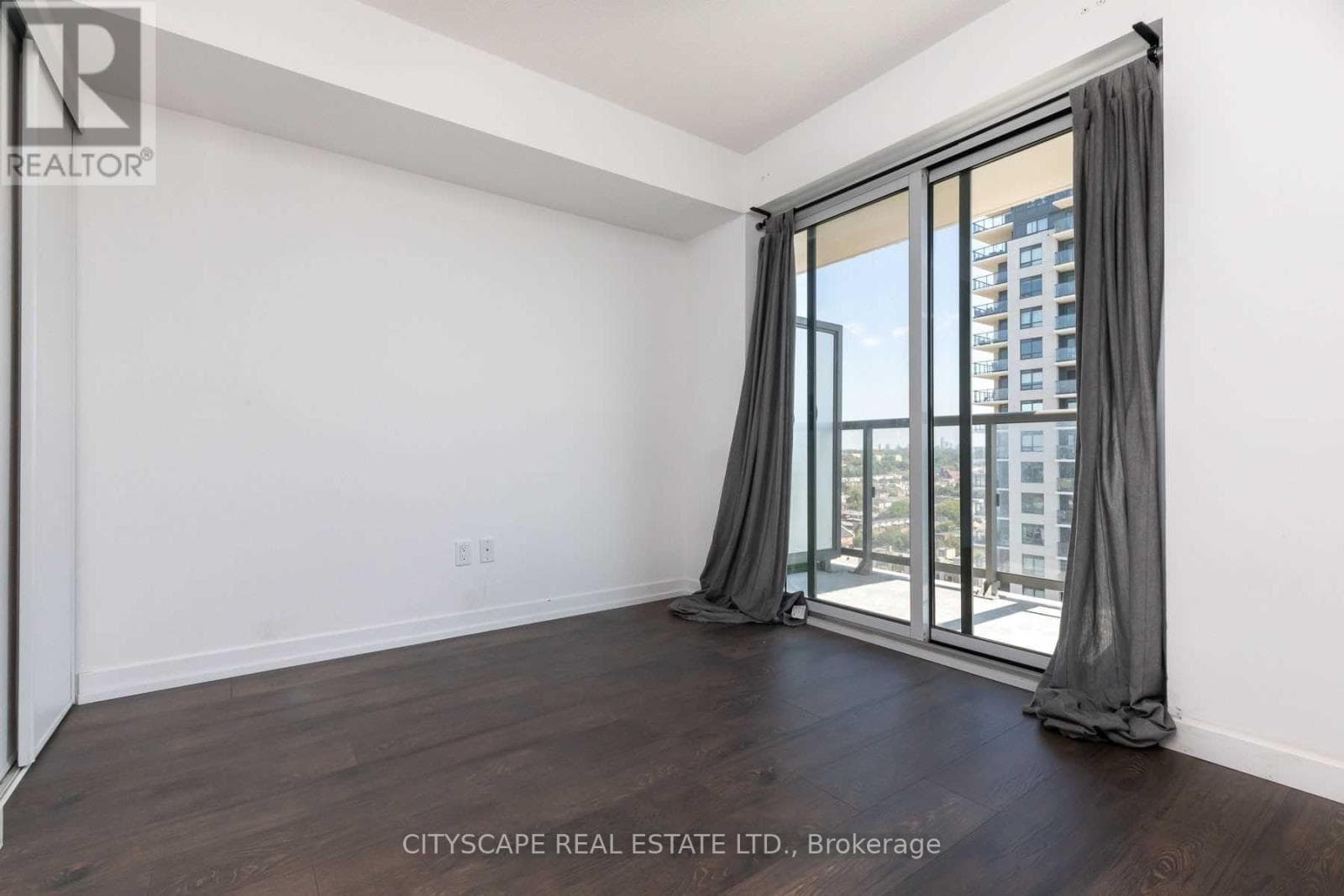 Single Family at 2202- 1420 Dupont Street, Toronto (Dovercourt-Wallace Emerson-Junction), Ontario - Photo 6 - RE/MAX Garden City Realty