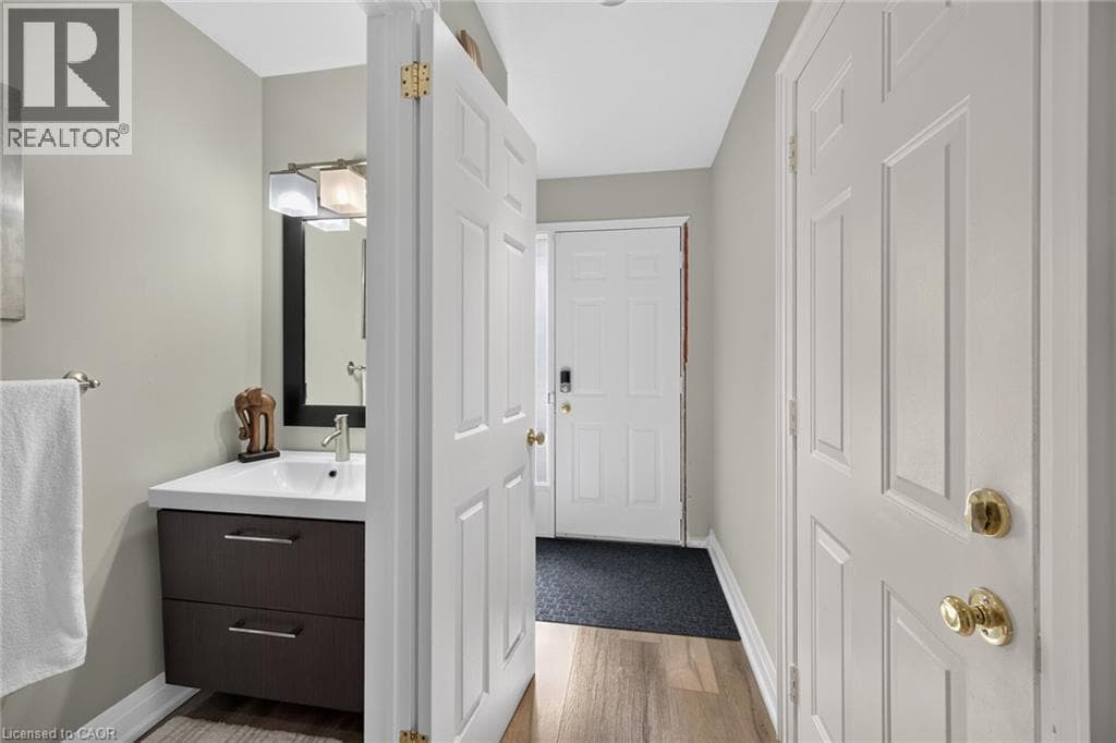 Single Family at 4377 BEVERLEY Crescent, Beamsville, Ontario - Photo 6 - RE/MAX Garden City Realty