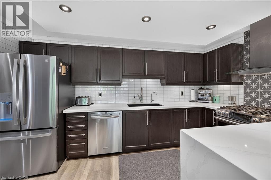 Single Family at 4377 BEVERLEY Crescent, Beamsville, Ontario - Photo 10 - RE/MAX Garden City Realty