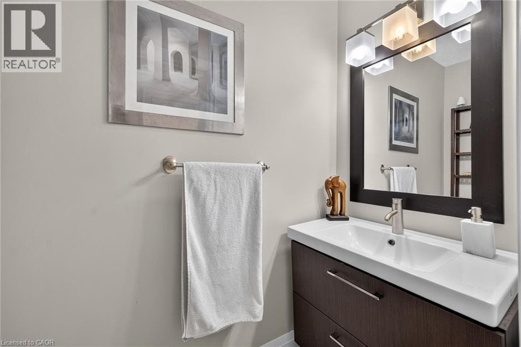 Single Family at 4377 BEVERLEY Crescent, Beamsville, Ontario - Photo 5 - RE/MAX Garden City Realty