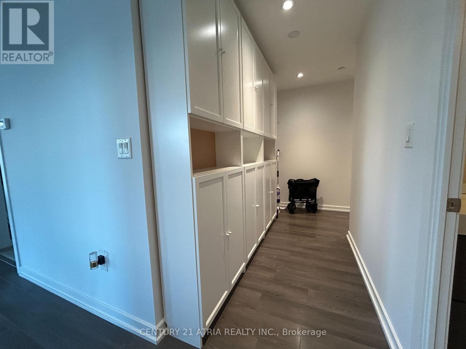 Single Family at 307- 62 Forest Manor Road, Toronto (Henry Farm), Ontario - Photo 6 - RE/MAX Garden City Realty