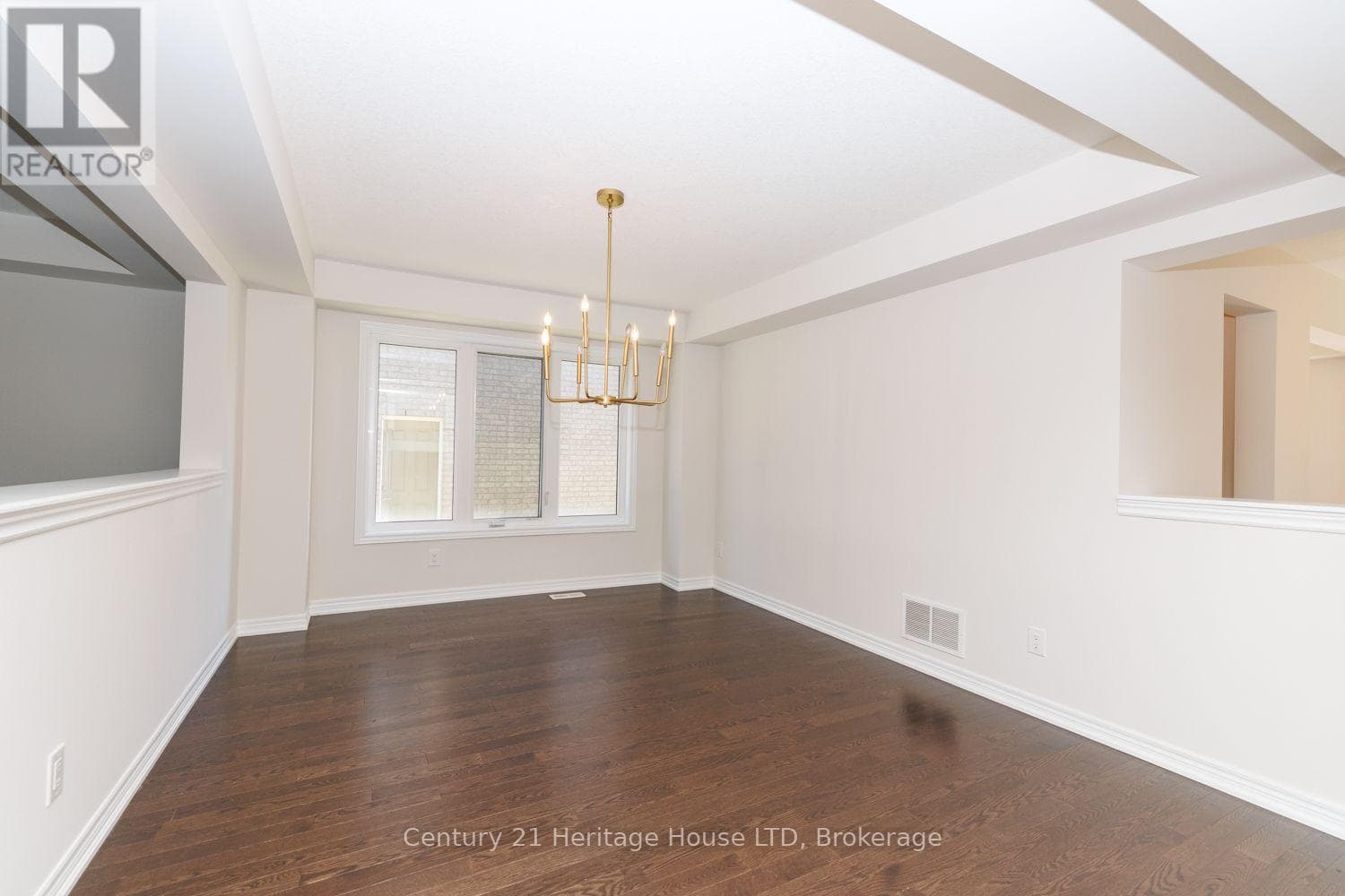Single Family at 11 Philmori Crescent, Pelham (Fonthill), Ontario - Photo 10 - RE/MAX Garden City Realty