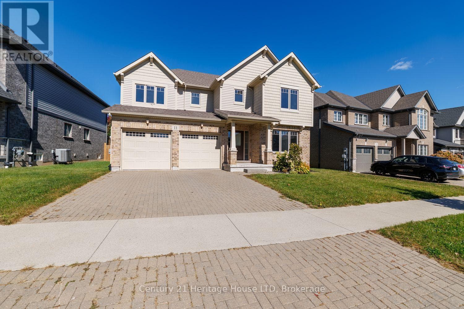 Single Family at 11 Philmori Crescent, Pelham (Fonthill), Ontario - Photo 3 - RE/MAX Garden City Realty